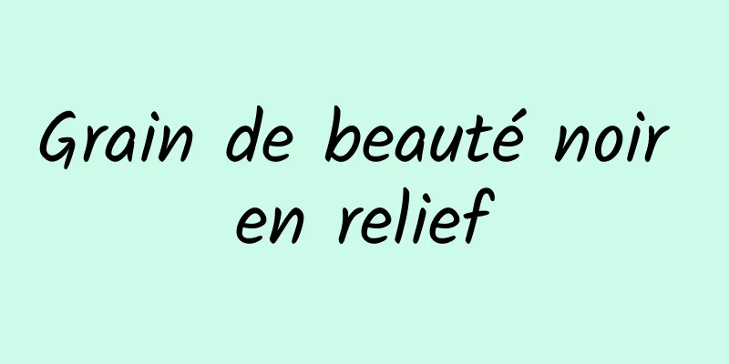 Grain de beauté noir en relief