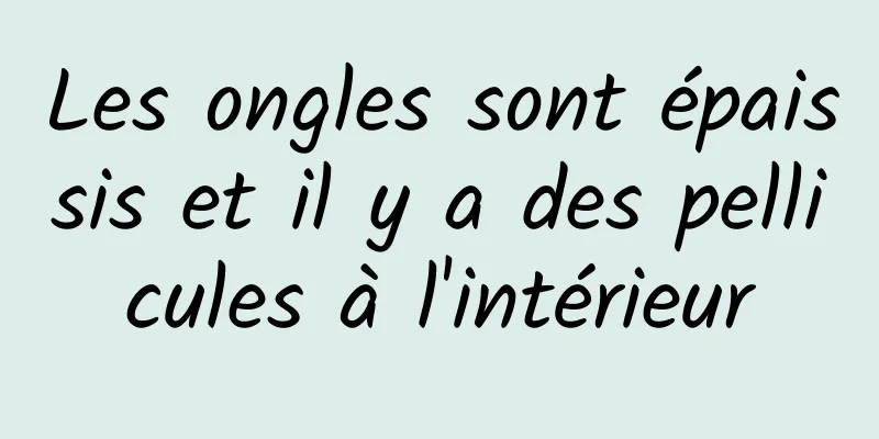 Les ongles sont épaissis et il y a des pellicules à l'intérieur
